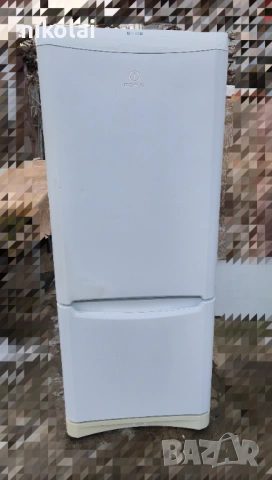 Хладилник с фризер Indesit