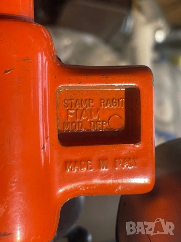 Италия Заключващо устройство против кражба на кола Бастун за заключване на волан Заключващ механизъм, снимка 3 - Аксесоари и консумативи - 53217325