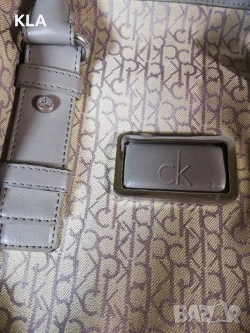 Чанта Calvin Klein оригинална, снимка 2 - Чанти - 43975536