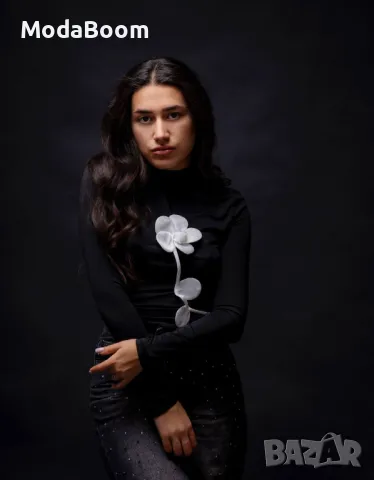 Стилна черна дамска блуза с цвете, снимка 2 - Блузи с дълъг ръкав и пуловери - 48428331