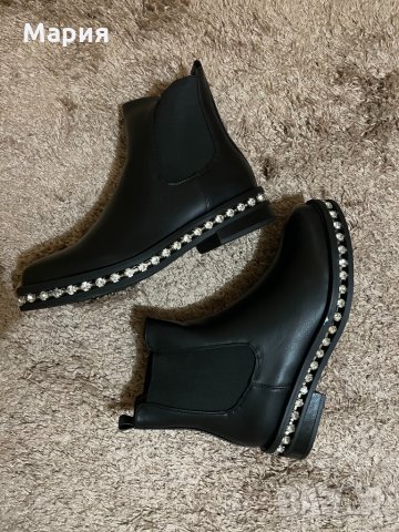 Дамски боти с камъни на подметката