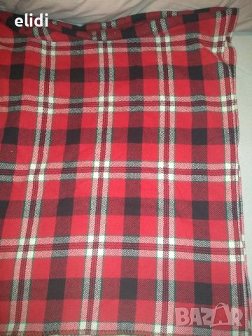 Вълнено одеало в червено каре, 1.50м/1,90м, снимка 1 - Олекотени завивки и одеяла - 43777424