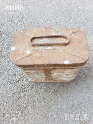 Стара метална кутия, снимка 2 - Антикварни и старинни предмети - 52280703