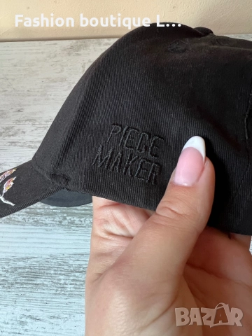 Черна дамска бейзболна шапка с бродирани цвята от текстил с регулираща се обиколка на главата, снимка 3 - Шапки - 52943946