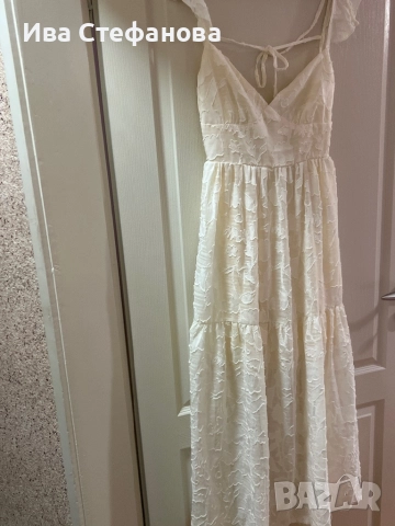 Нова нежна кокетна  кукленска бяла кремава дълга елегантна структурна рокля 3 Д цветя , снимка 4 - Рокли - 51627059