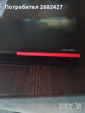 Shiseido Travel Light As Air Palette - Хайлайтър-руж / Сенки за очи / Гел за устни