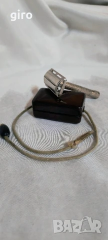 Антикварен прибор за острене на бръснарски ножчета