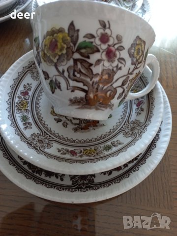 Красиви английски порцеланови чаши за чай или кафе с десертни чинии, снимка 9 - Чинии - 43212286