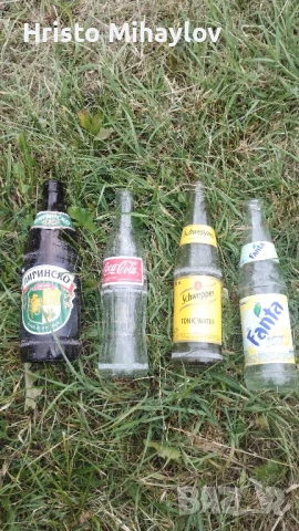 Стари стъклени бутилки от бира и безалкохолни