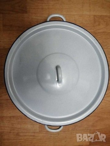 Емайлирана тенджера. 