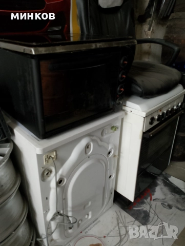 Накуп уреди от Австрия 1 бус компютри монитори бюра столове кафемашини ТV стари Рутери и др.уреди, снимка 6 - Работни маси и бюра - 52892632