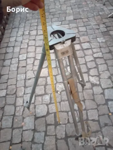 Триножник , снимка 2 - Чанти, стативи, аксесоари - 48352130