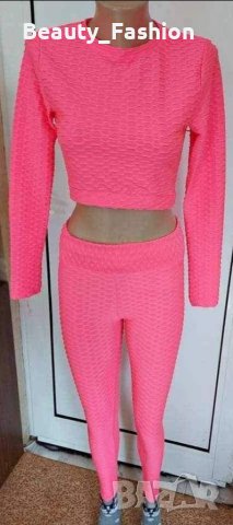 Спортен екип в неоново розов цвят