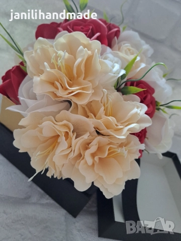 Луксозна завършена кутия с цветя, снимка 3 - Изкуствени цветя - 52151852