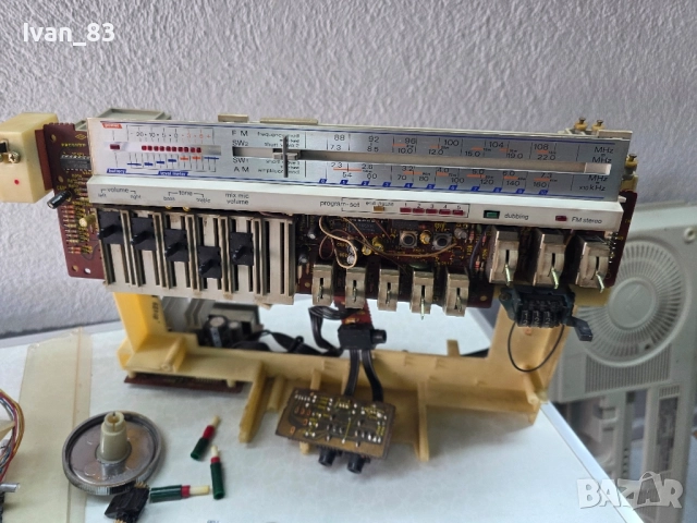 Радиокасетофон Sharp gf 575 НА ЧАСТИ!, снимка 4 - Радиокасетофони, транзистори - 47719347