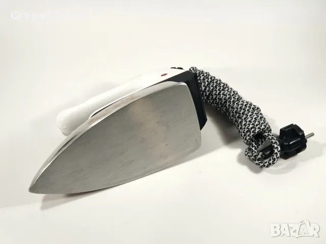 Ретро ютия НЕИЗПОЛЗВАНА Завод БЕСАПАРА Пазарджик Българска техника , снимка 3 - Антикварни и старинни предмети - 48887074