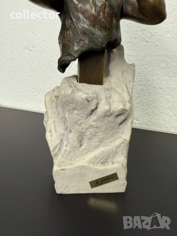 Дизайнерска бронзова скулптура. №7429, снимка 3 - Антикварни и старинни предмети - 51940095