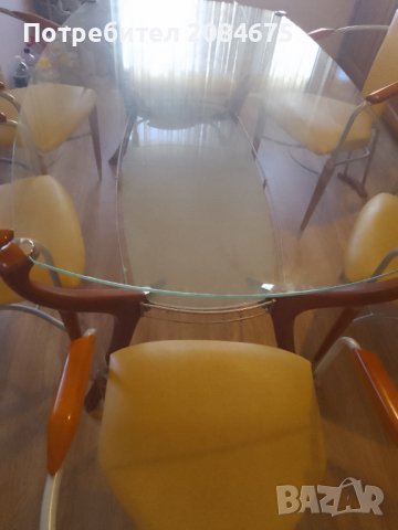 Кухненска маса с стъклен плот 