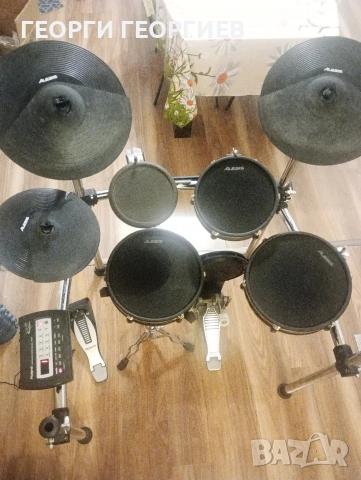 Продавам електронни барабани Roland и Alesis,монитор Roland,и педали Yamaha