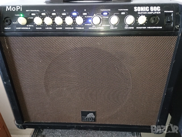 Китарен комбо усилвател (кубе) с ефекти 