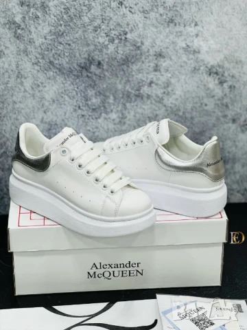 дамски маратонки Alexander Mcqueen , снимка 13 - Маратонки - 51117385