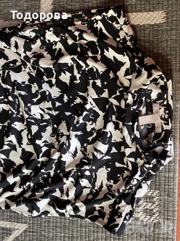 Рокля HM черно и бяло, под коляно, без ръкав, снимка 2 - Рокли - 52625209