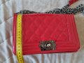 Червена лачена чанта , снимка 5
