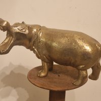 Масивен метален хипопотам., снимка 1 - Антикварни и старинни предмети - 43788730