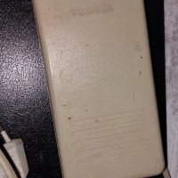 Оригинално Зарядно Toshiba, снимка 2 - Захранвания и кутии - 38819735