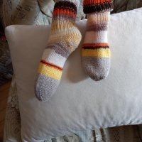 Ръчно плетени дамски чорапи размер 37, снимка 2 - Дамски чорапи - 39693234