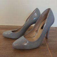 Елегантни сиви лачени обувки с висок ток Zara, снимка 1 - Дамски елегантни обувки - 40184971