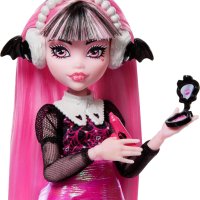 Кукла Monster High Dracula с гардероб с 15 изненадващи модни аксесоара, снимка 3 - Кукли - 43972848
