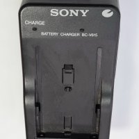 Зарядно Sony BC-V615, Sony UB-10D, снимка 2 - Батерии, зарядни - 32612576