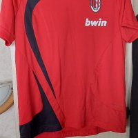 Фланелка на Милан , снимка 1 - Спортни дрехи, екипи - 32855600