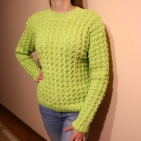Ръчно плетен дамски пуловер, снимка 2 - Блузи с дълъг ръкав и пуловери - 34835567