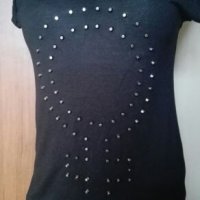 Черна тениска с метална украса ПРОМОЦИЯ🌸🍀S,M🌸🍀арт.402, снимка 5 - Тениски - 26452229