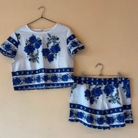 Комплект къси панталонки и тениска в бял цвят със сини цветя 💙, снимка 1 - Комплекти - 44047637
