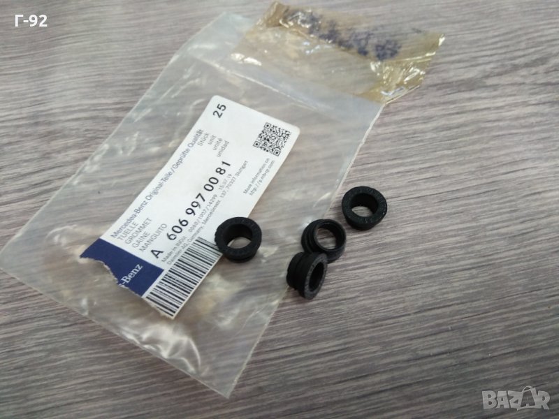 A6069970081**NEU** **MERCEDES-BENZ**ТАМПОН ЗА КАПАК НА ДВИГАТЕЛ **, снимка 1