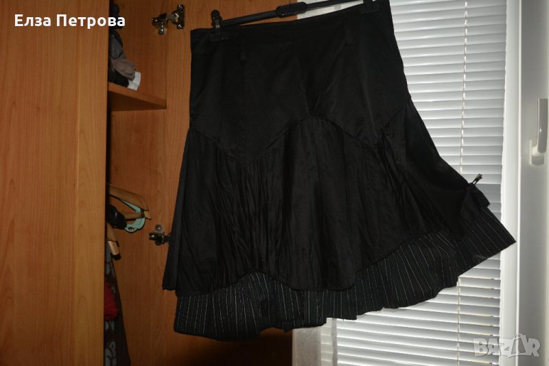 Черна сатенена пола с райе, като нова, снимка 1
