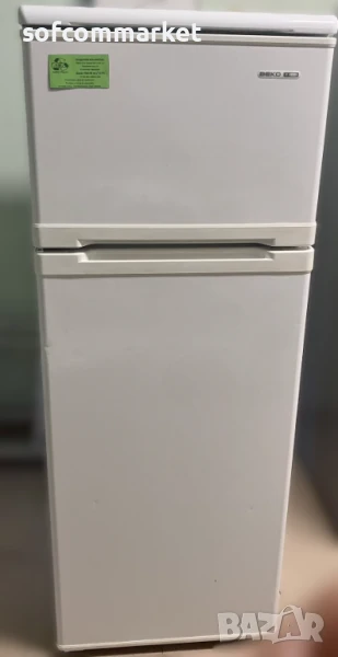 Хладилник с горна камера Beko 144 см, снимка 1