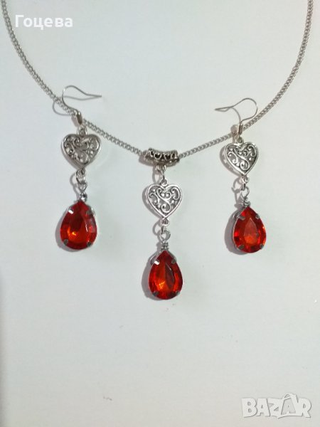 Прелестен комплект бижута в рубинено червено с орнаментирани сърца в цвят сребро , снимка 1