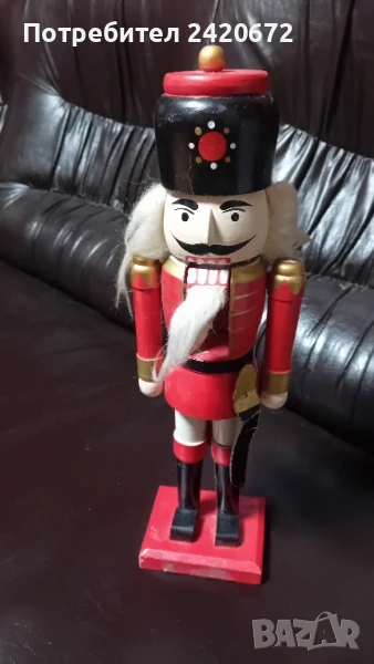 стара  дървена  лешникотрошачка, снимка 1