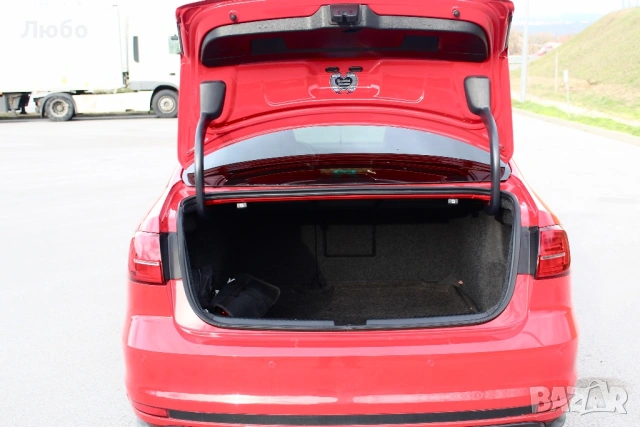 VW Jetta GLI 2018 г 211 кс DSG мъртва точка Park Assist CarPlay Android Auto, снимка 14 - Автомобили и джипове - 53575286