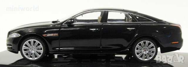 Jaguar XJ - мащаб 1:43 на IXO модела е нов в PVC дисплей-кейс, снимка 3 - Колекции - 44025844