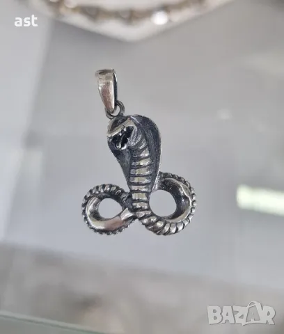 Сребърен медальон кобра, снимка 1