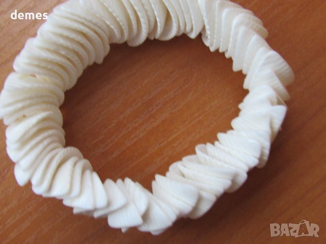 Гривна от морски миди, ластична, снимка 3 - Гривни - 37618398