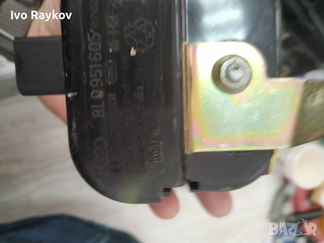 Сирена за Audi A8 D2 A6 C5 A4 B6 A2 Alarm Horn Siren 8L0951605, снимка 2 - Части - 52430790