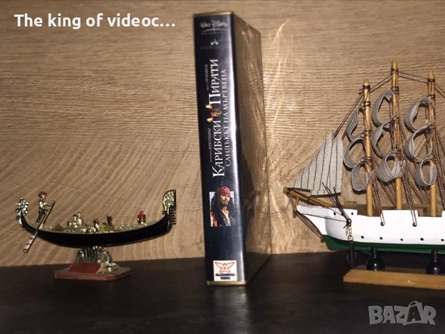 Видеокасета “Карибски Пирати 2 - Сандъкът на мъртвеца VHS 2006 г., снимка 2 - Други жанрове - 53599146