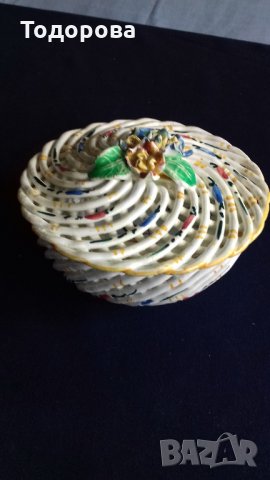 Порцеланова ажурена бонбониера изключителна изработка, снимка 2 - Сервизи - 32422196