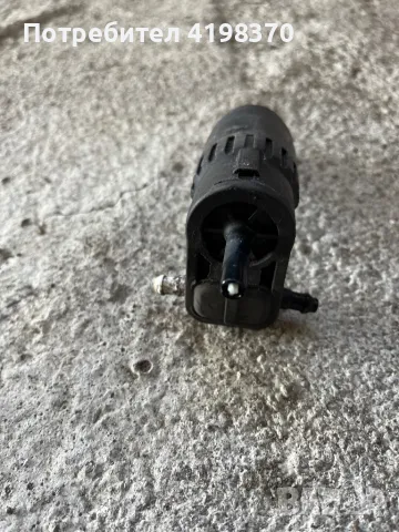 Оригинална помпа моторче течност чистачки VAG VW Skoda Golf, снимка 3 - Части - 48033719